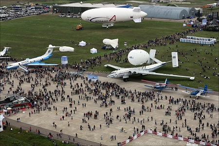 The RosAeroSystem's AU-30 and an aerostat are on display at the air show
