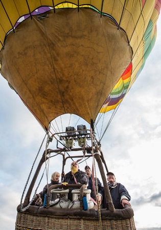 Mr. Holmes, far right, with the balloon pilot Chris Healy, center, the reporter Charles McGrath and his wife, Nancy McGrath.  Photo: Tony Cenicola/The New York Times