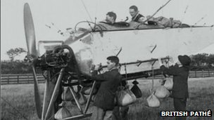 Ready to launch - crew and gondola of the AD-1 Airship.  Photo: BBC.co.uk/British Pathé