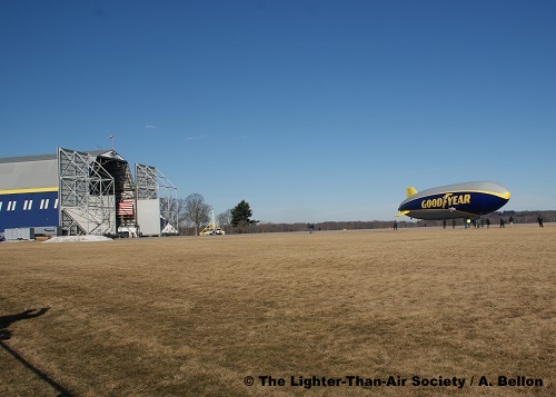 Moments before take-off. The open doors of the Wingfoot Lake hangar can be seen to the left. Photo: A. Bellon - LTAS