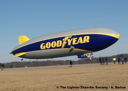 Close-up view of blimp as it begins take-off. Notice that the propellers are vectored up. Photo: A. Bellon - LTAS