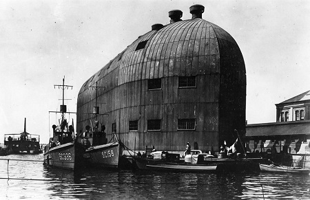 Submarine chasers pictured moored next to a floating hangar built to house the DN-1, the Navy’s first airship, at Naval Aeronautic Station Pensacola. Image: Courtesy of National Naval Aviation Museum.
