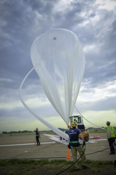 World View personnel prepare the company’s balloon in June at Roswell for a test flight that reached 120,000 feet. By 2016, the company hopes to fly a larger balloon with paying passengers, possibly from Spaceport America. Photo courtesy of World View Enterprises, Inc.