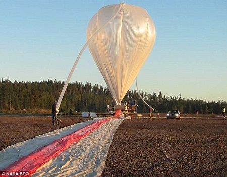 The super pressure balloon getting ready for a launch. Engineered to fly at 110,000 feet (33.5km) through the day/night cycle, at times the balloon dropped as low as 80,000 feet (24.3km) with the lowest drop nearing 70,000 feet (21.3km) when flying over a severe cold storm. Source: DailyMail.co.uk 